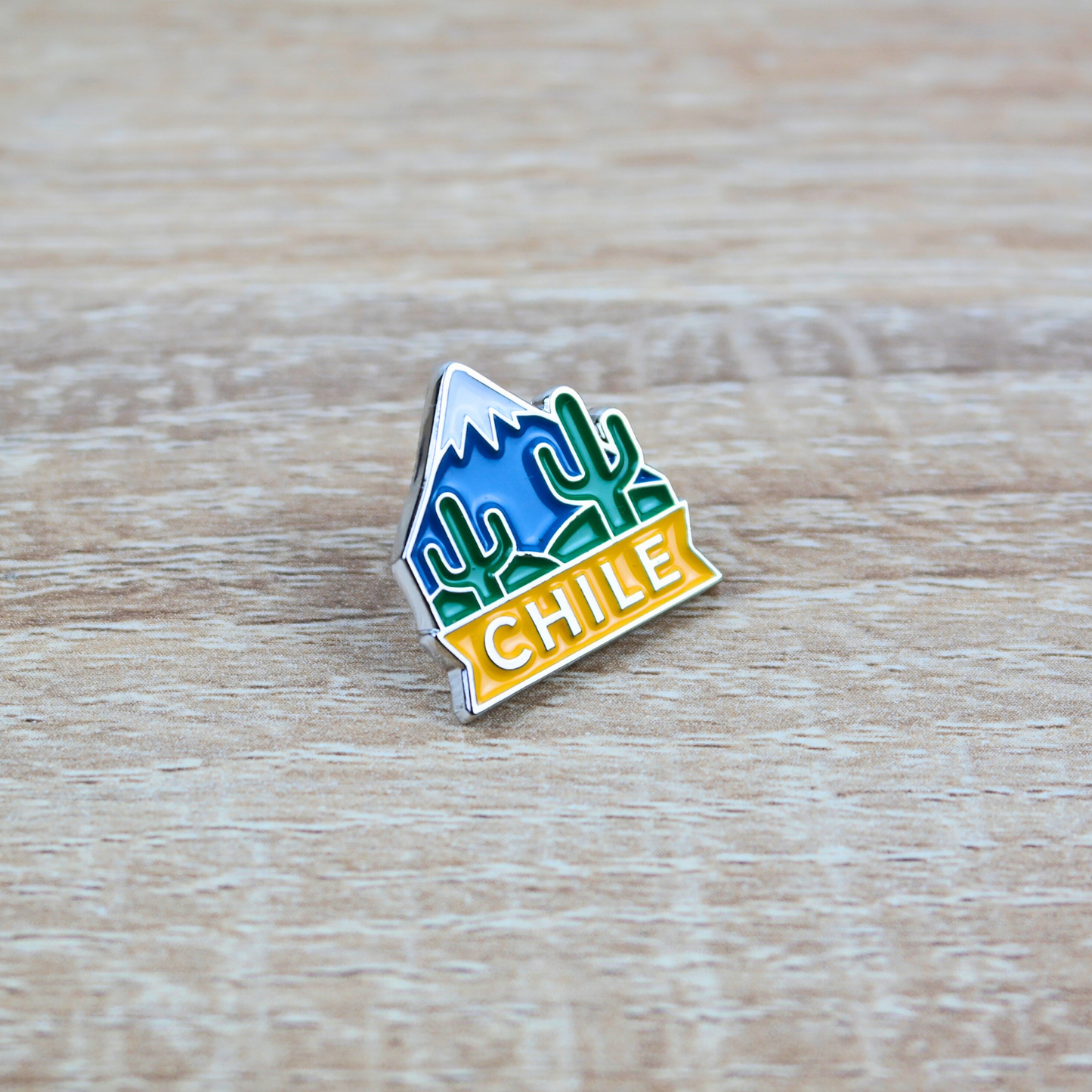 Pin Metálico Souvenir de Chile Montañas