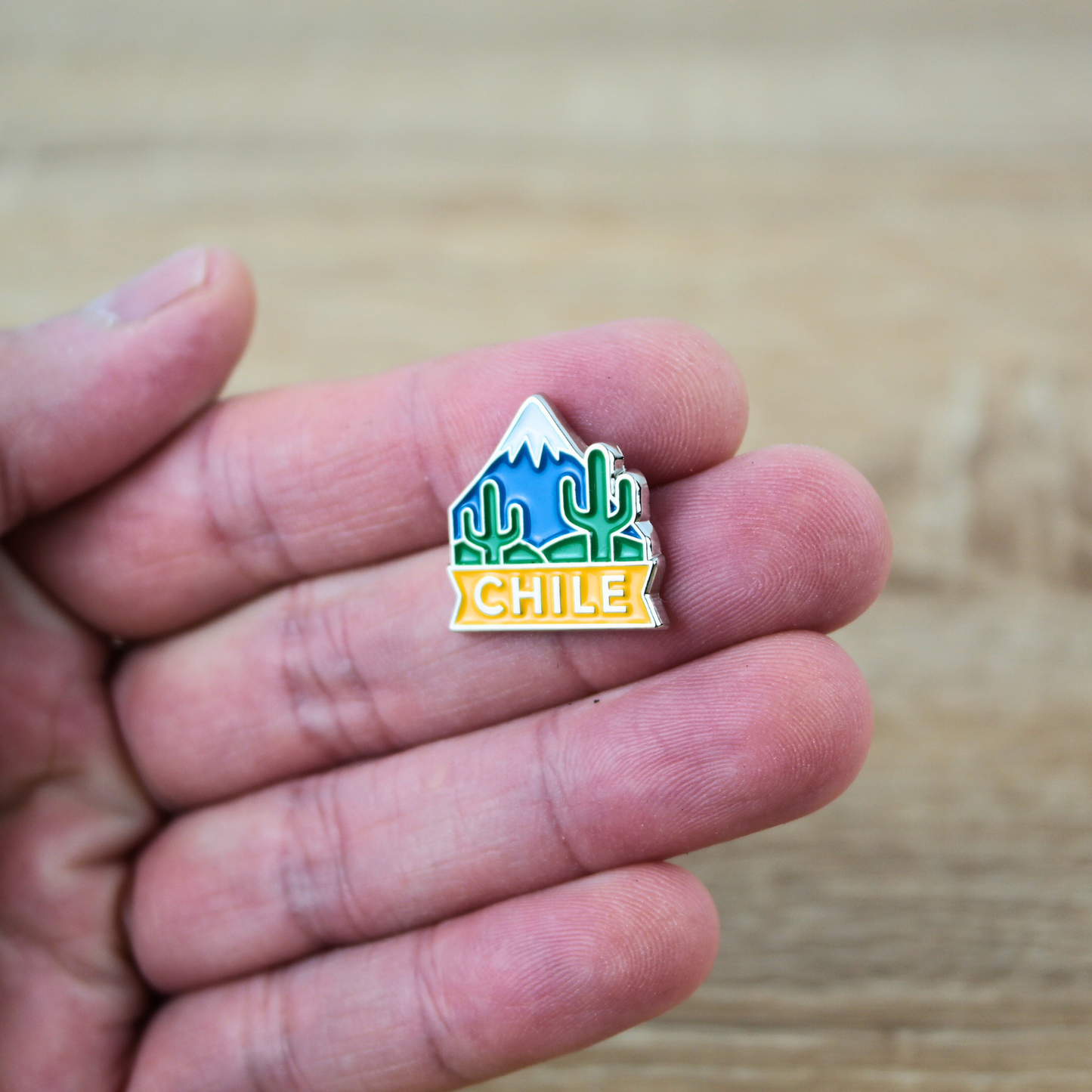 Pin Metálico Souvenir de Chile Montañas